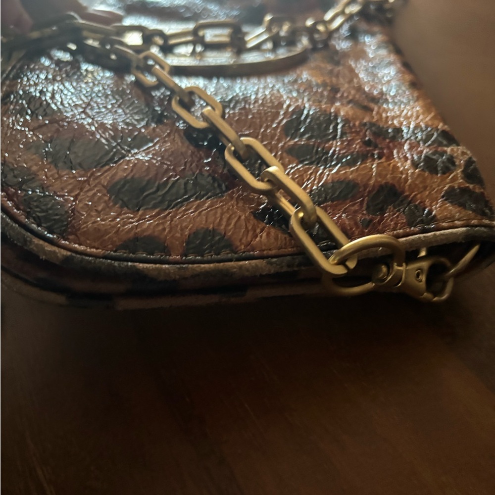 Authentic Tory Burch
Vegan Leather Leapord Print Crossbody Bag - Picture 16 of 16